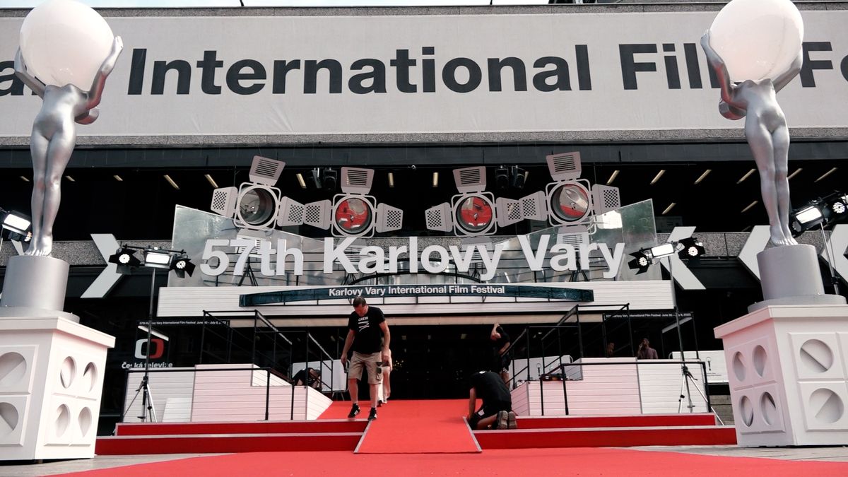 Na slavnostní zahájení filmového festivalu může v Karlových Varech trochu sprchnout